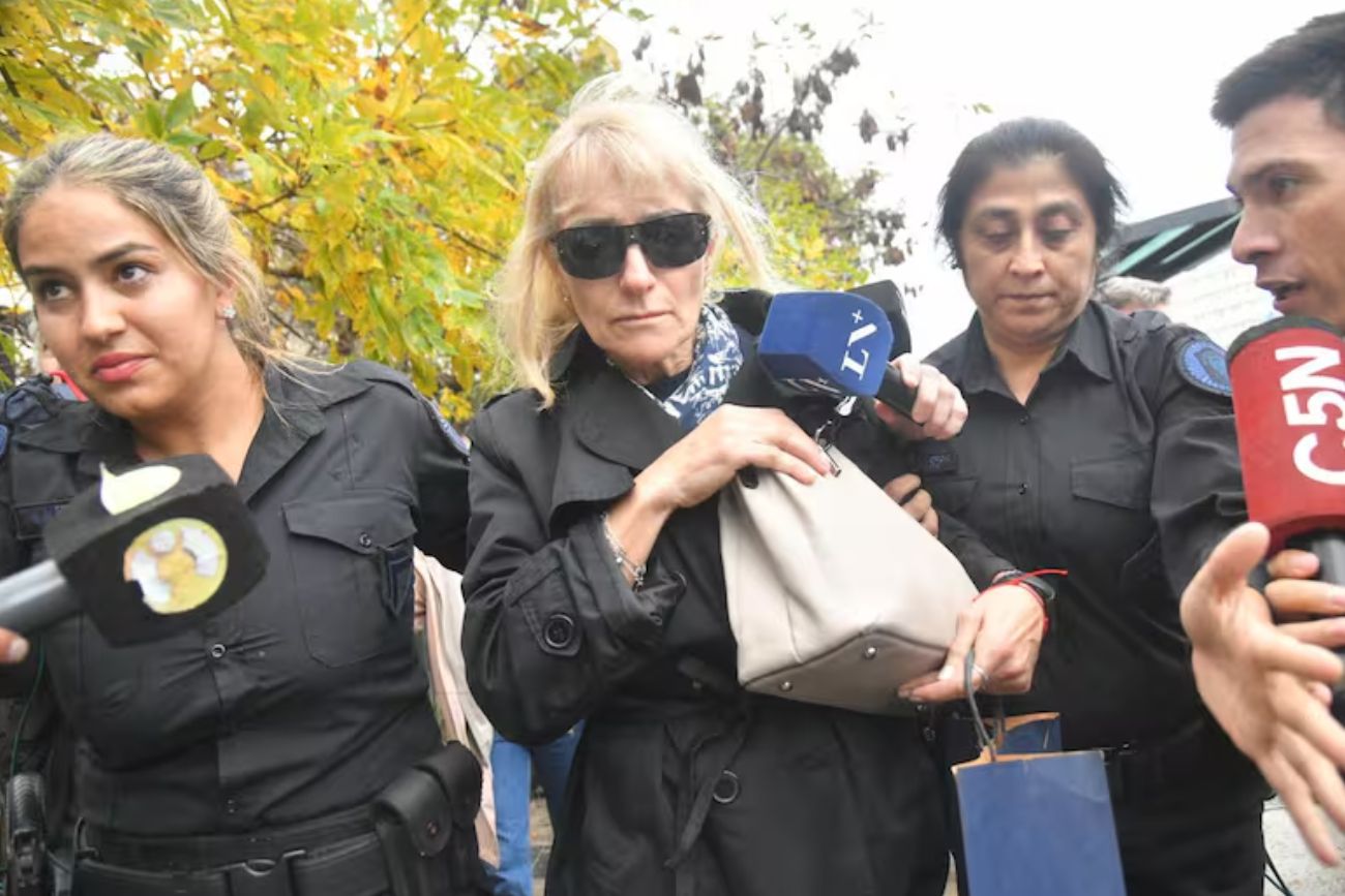 Claudia Sbabo, tras declarar en la causa de enriquecimiento ilícito de Manuel Adorni.
