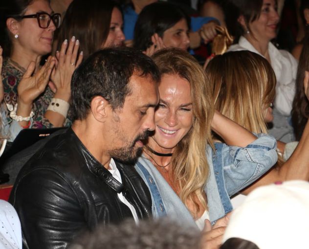 Sabrina Rojas y José Chatruc en el estreno de la obra El chat de mamis.