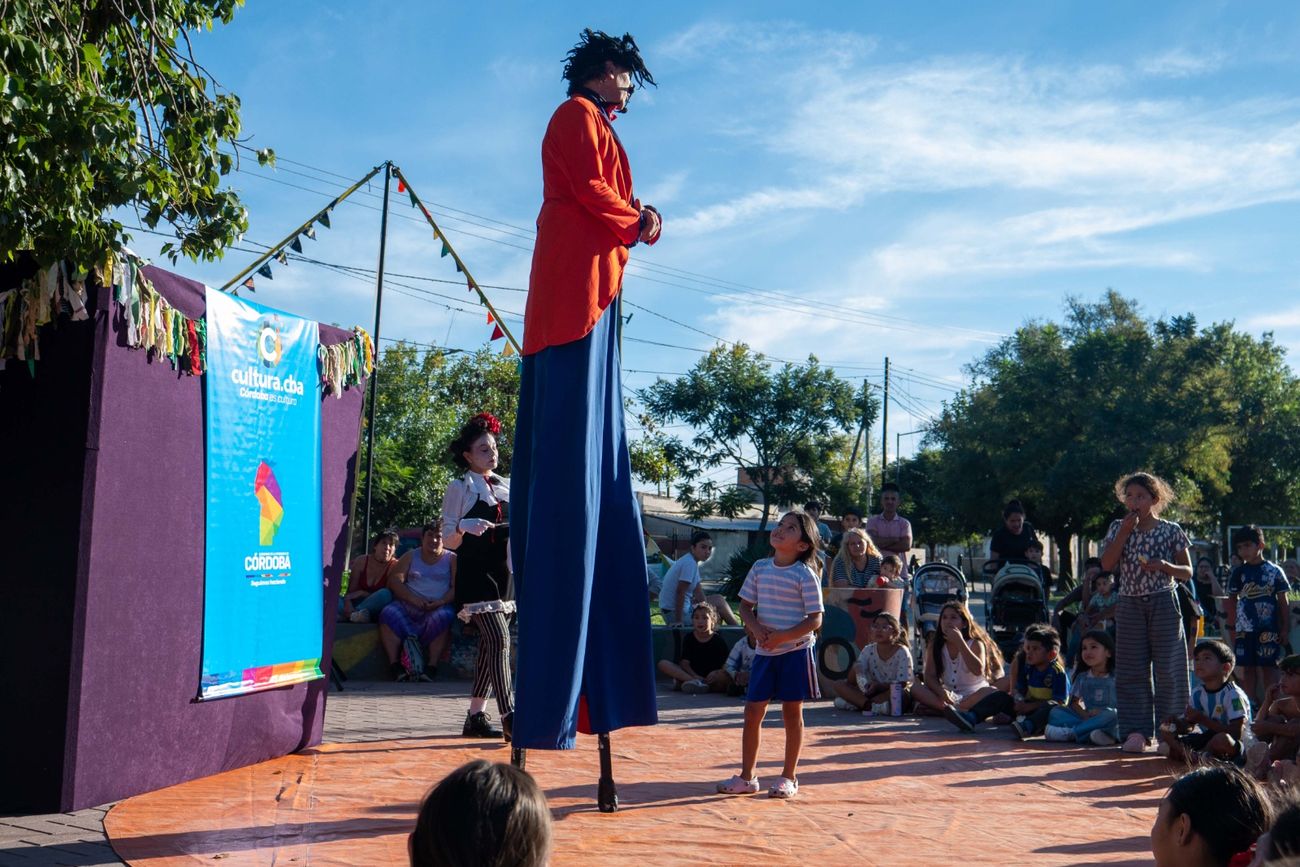 El ciclo Teatro Itinerante lleva funciones de teatro a diversos puntos de la ciudad y la provincia de Córdoba. 