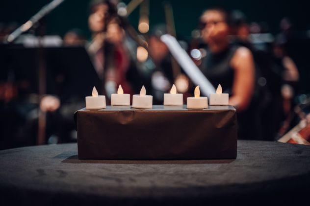 Cada vela encendida homenajeó a cada millón de víctimas del Holocausto. 