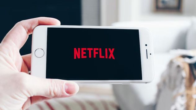 Las funciones offline permiten descargar series y verlas sin conexión, una opción clave para viajes o zonas con mala señal.