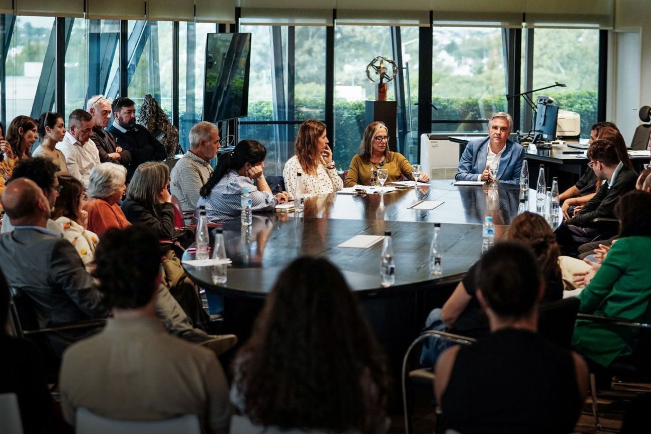 El gobernador Martín Llaryora recibió a organizaciones que trabajan en el sector de discapacidad. Anunció un refuerzo presupuestario de $ 450 millones. (Prensa Gobierno de Córdoba) 