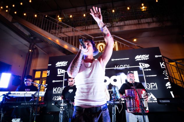 Desakata2 y Tuli Acosta presentaron su nueva canción juntos.