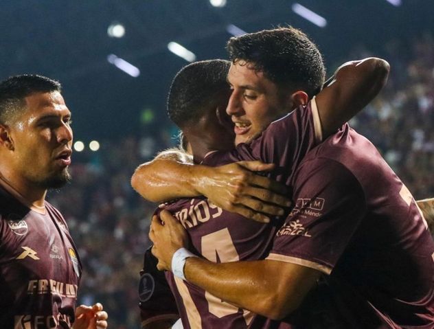Ezequiel Neira, ex Instituto hoy en Carabobo.