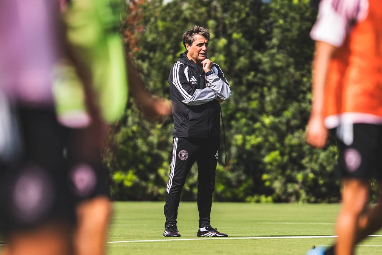 Hoyos ya entrenó al Inter Miami.
