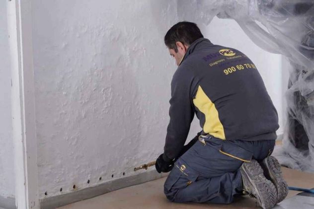 Los tres tipos principales de humedad en el hogar son condensación, capilaridad y filtración.