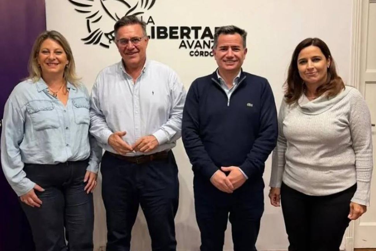 Ana Laura Vasquetto, Gabriel Abrile, Gabriel Bornoroni y Soledad Carrizo. El pase de los concejales de la UCR a La Libertad Avanza fue una "bomba" política en el sur provincial.