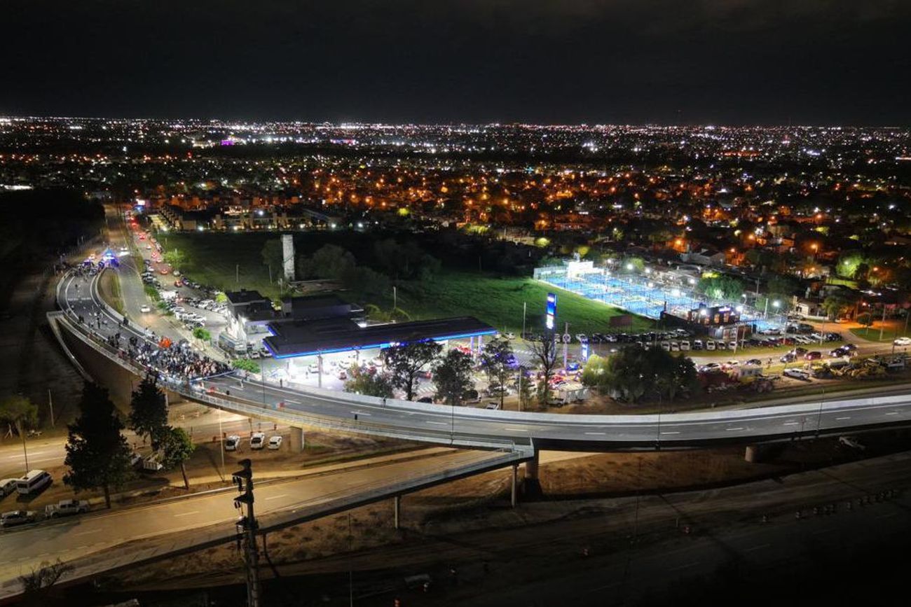 Llaryora inauguró el altonivel de Valle Escondido. (Gobierno de Córdoba)
