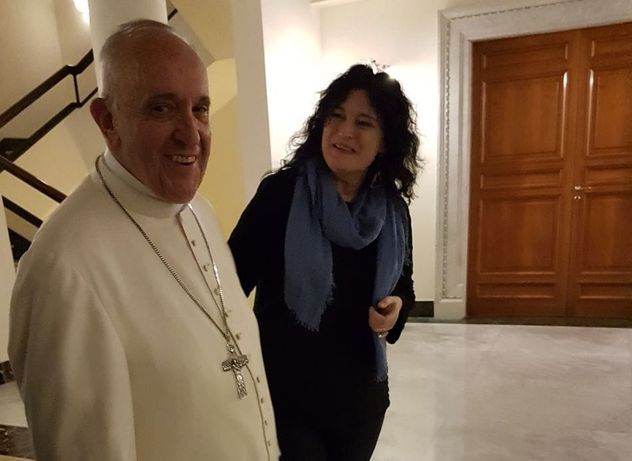 Imputada y denunciante. Alicia Peresutti, exfuncionaria que presumía tener buena relación con el papa Francisco, fue detenida por Juliana Companys. Ahora es denunciante de quien la procesó. (Archivo)
