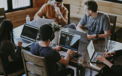 Startups, emprendedores tecnológicos, empresas tecnológicas. trabajo , capital emprendedor.