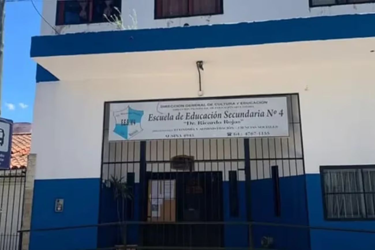 Buenos Aires: una adolescente apuñaló a un compañero en la puerta de la escuela