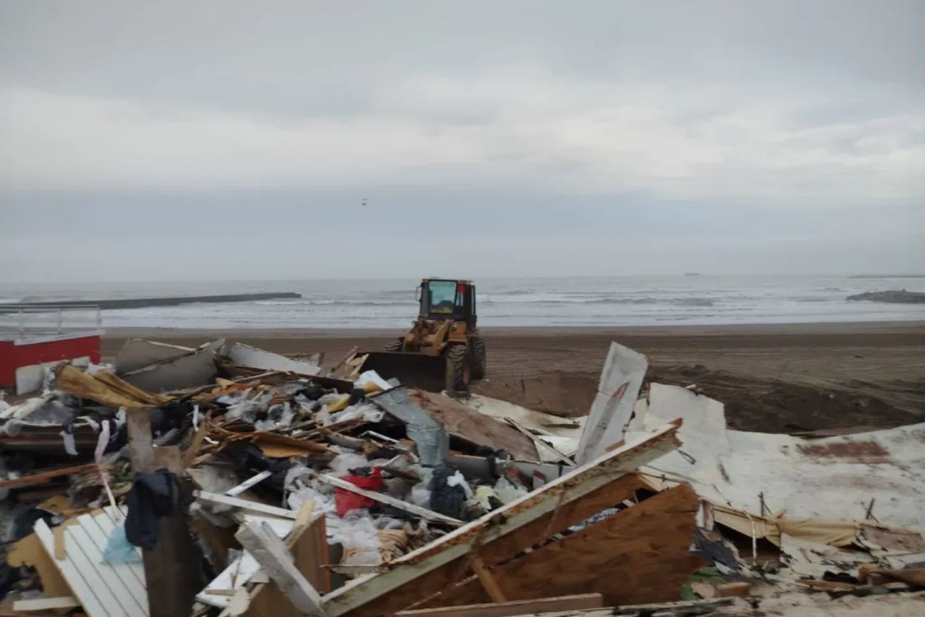 Desmantelaron “La Saladita” en Mar del Plata: más de 170 puestos y $ 500 millones en mercadería incautados. (Gentileza Ahora Mar del Plata)