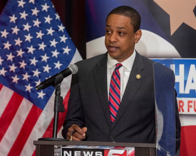 El entonces candidato demócrata a gobernador de Virginia, Justin Fairfax, en una foto de 2021.