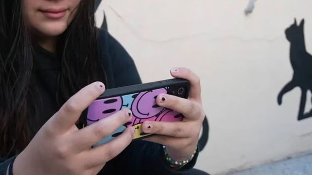 El acompañamiento y el diálogo son claves para prevenir que chicos y adolescentes participen en retos virales peligrosos.