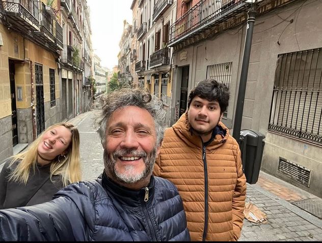 Fito Páez junto a sus hijos Martín y Margarita.