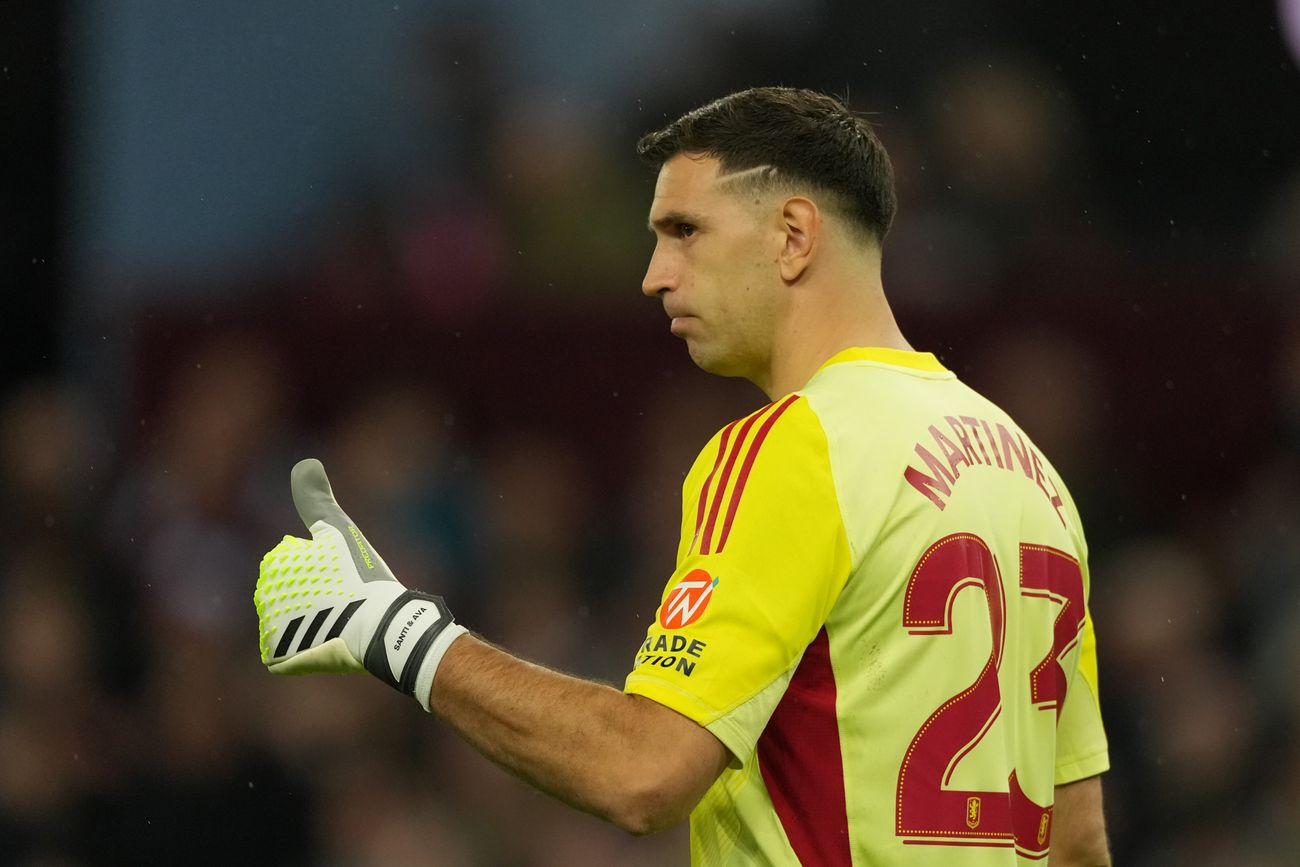 Emiliano "Dibu" Martínez, arquero del Aston Villa.