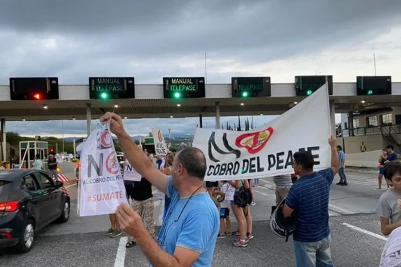 Protesta de vecinos en el peaje de la ruta E-55.