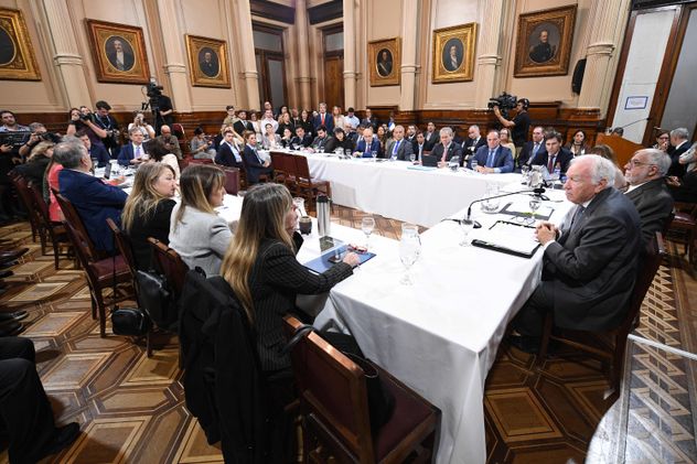 Audiencia pública con Carlos Alberto Mahiques en la Comisión de Acuerdos del Senado