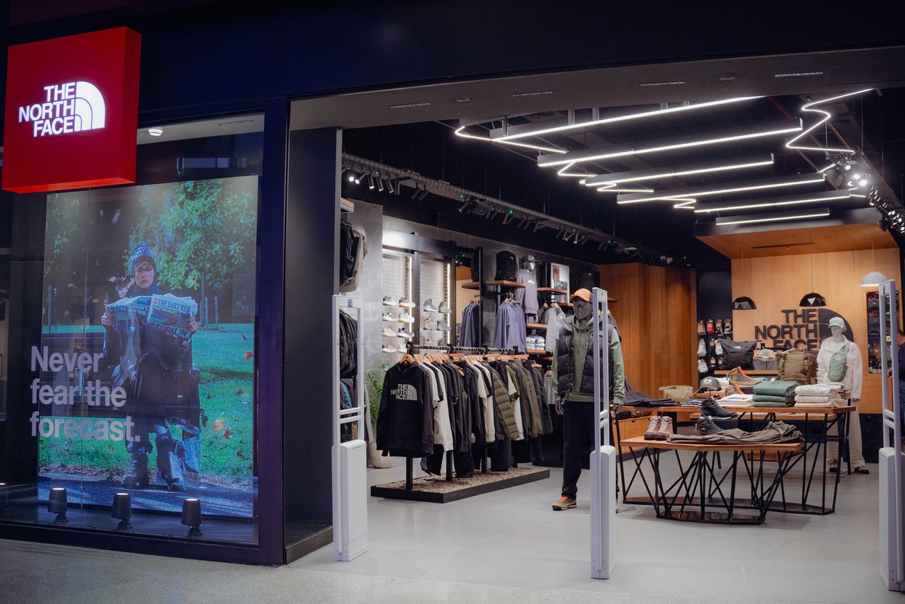 The North Face inaugura una tienda y presenta su última colección.