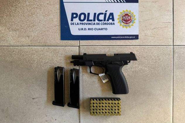 Allanamientos por amenazas de tiroteos en escuelas: secuestraron un arma en Río Cuarto