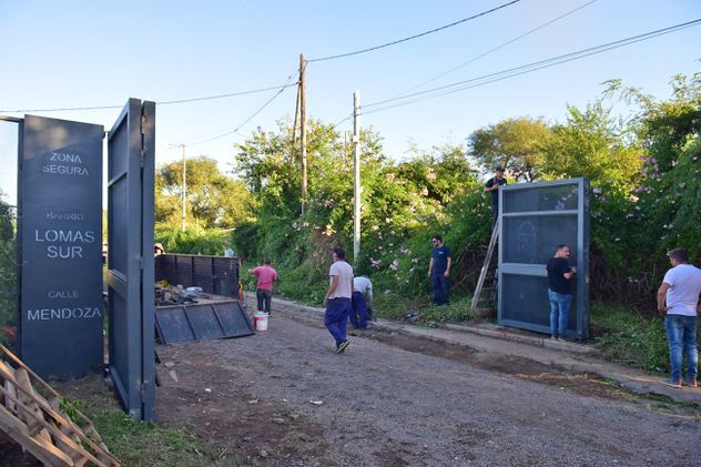 El avance de los cerramientos de calles secundarias forma parte del “Programa integral de prevención del delito y seguridad vecinal de la ciudad”. (José Hernández / La Voz)
