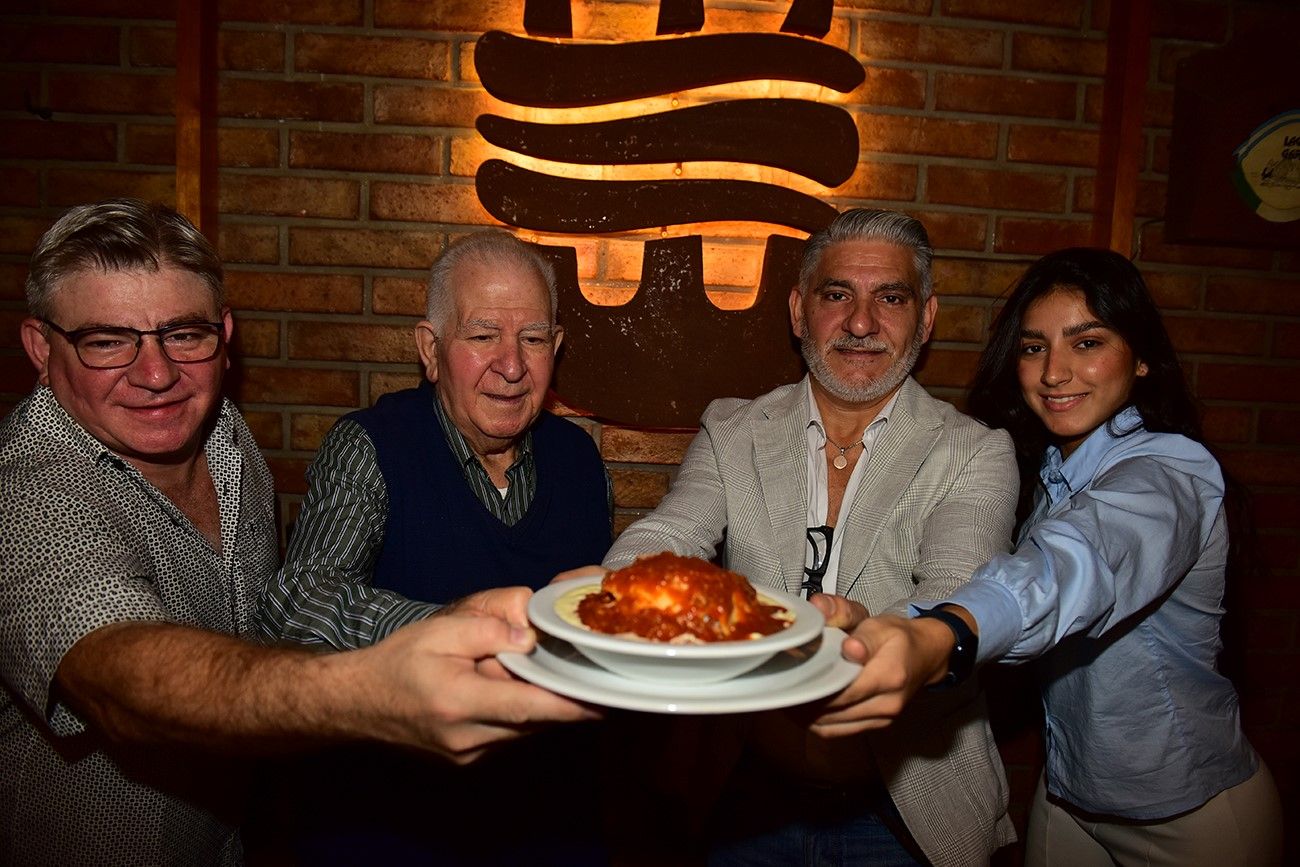Fernando Rizzo y flia en Restaurante Lago di Garda, Cumplen 67 años y ya son 4 generaciones.