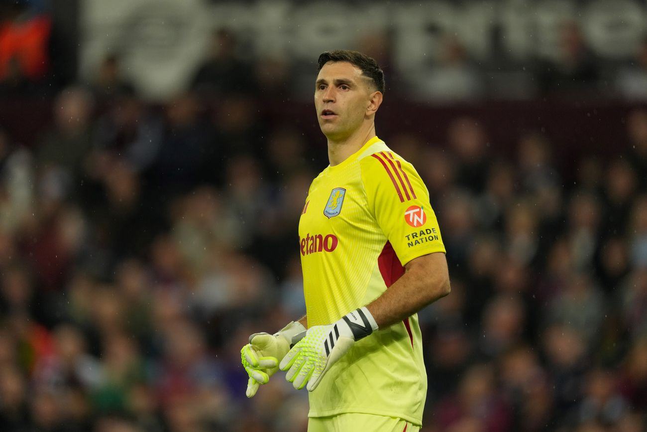 Emiliano "Dibu" Martínez, arquero del Aston Villa.