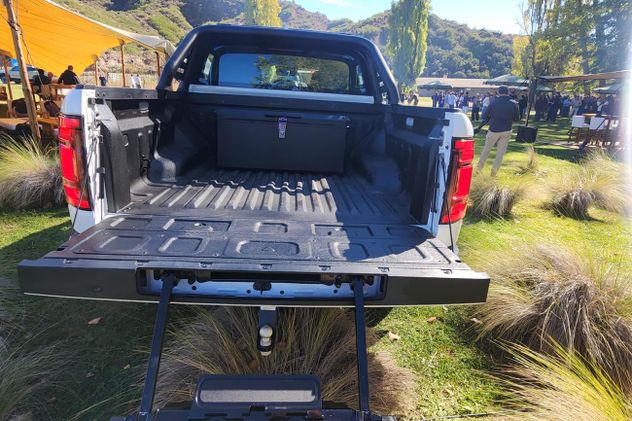 La caja de carga es de una tonelada, mientras que la capacidad de arrastre es de 2.500 kilos.