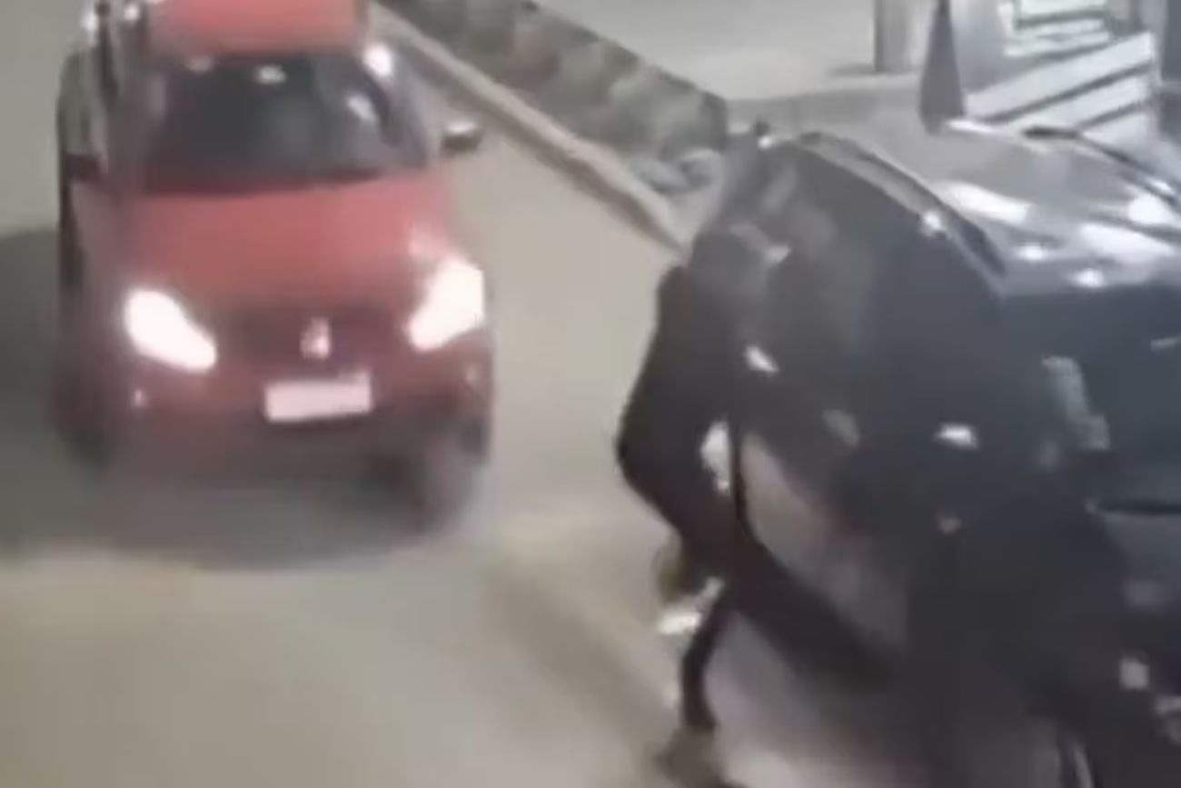 Video: un vecino atropelló a un delincuente y frustró un violento robo piraña