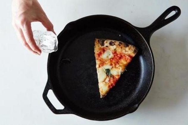 El secreto para recalentar pizza y que no quede blanda ni seca.