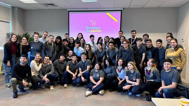 La empresa también mantiene un sólido compromiso con el desarrollo de las comunidades en las que está presente y con la generación de primer empleo formal a los jóvenes.
