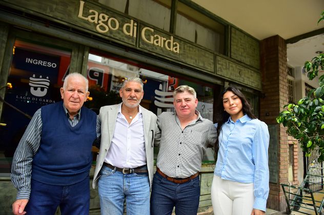 Fernando Rizzo y flia en Restaurante Lago di Garda, Cumplen 67 años y ya son 4 generaciones.