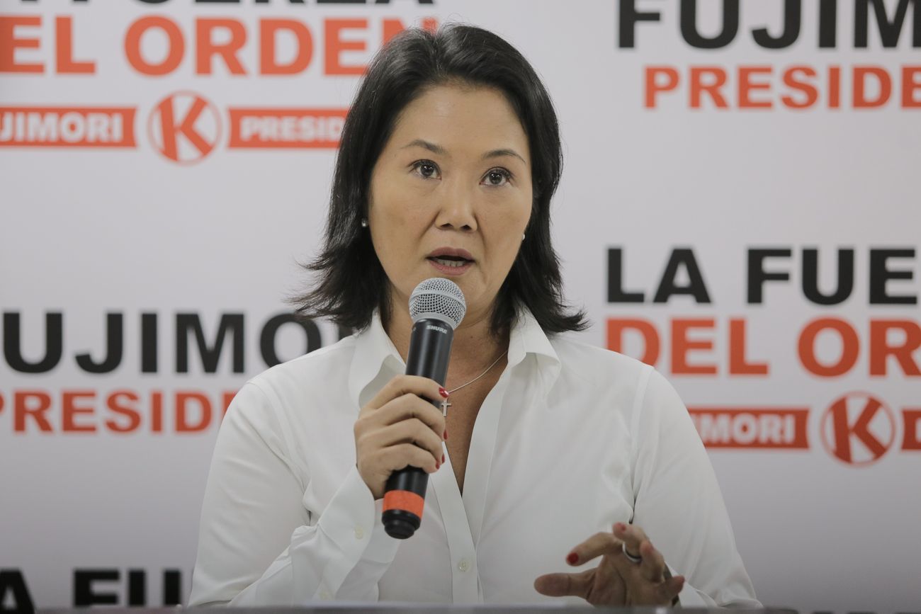 La candidata presidencial Keiko Fujimori, del partido Fuerza Popular, ofrece una conferencia de prensa, mientras las autoridades electorales continúan contando los votos tres días después de las elecciones generales en Lima, Perú, el miércoles 15 de abril de 2026. (Gerardo Marín)