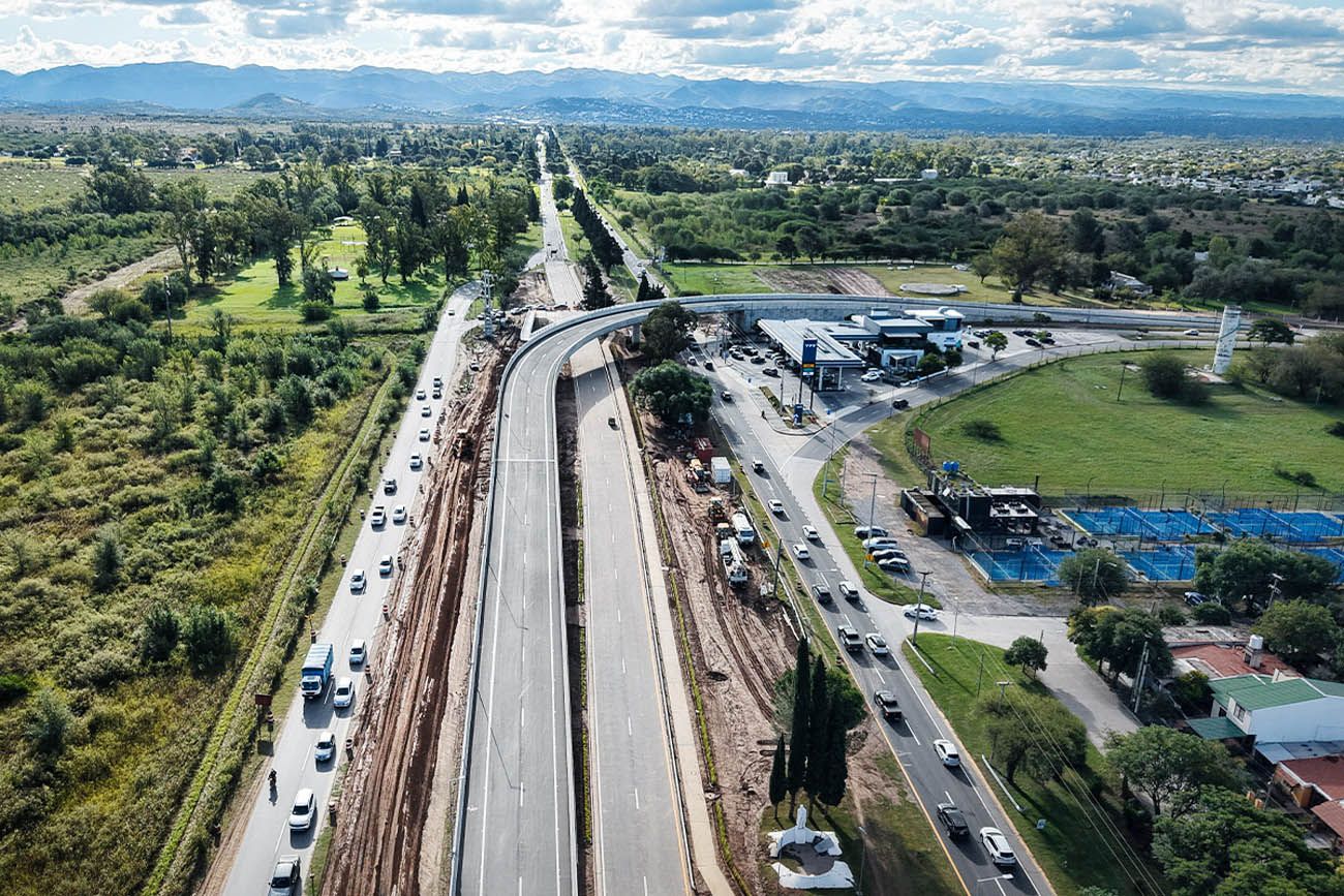 El altonivel de Valle Escondido quedó inaugurado para mejorar la circulación del sector.