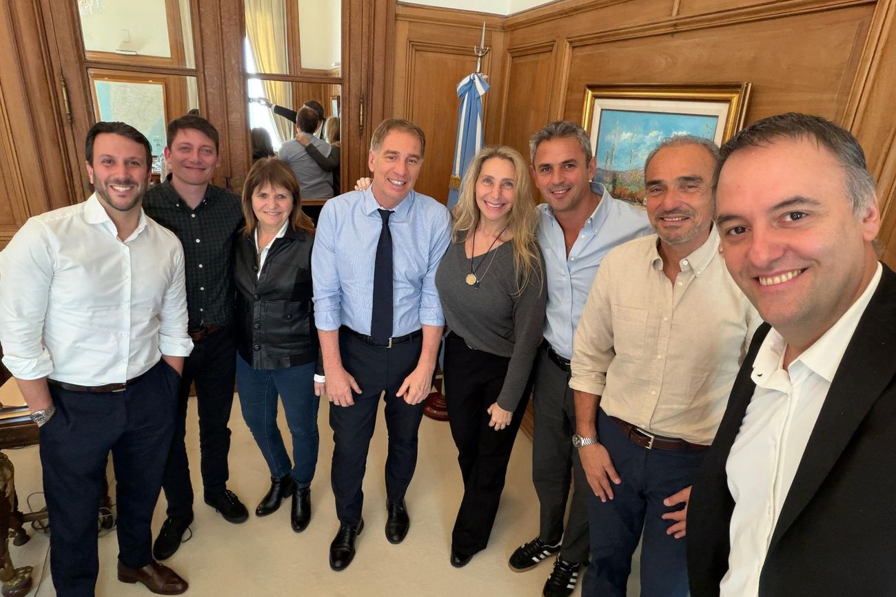 El jefe de Gabinete, Manuel Adorni, en la última reunión de la mesa política del Gobierno