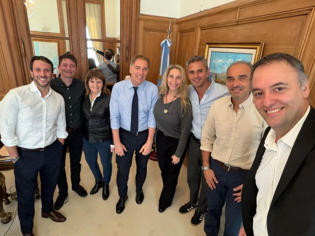 El jefe de Gabinete, Manuel Adorni, en la última reunión de la mesa política del Gobierno.