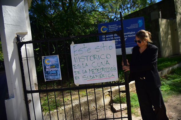 La situación llevó a los meteorólogos y demás trabajadores a realizar un "apagón meteorológico", en todos los aeropuertos del país, previsto para el 24 de abril de 5 a 12.