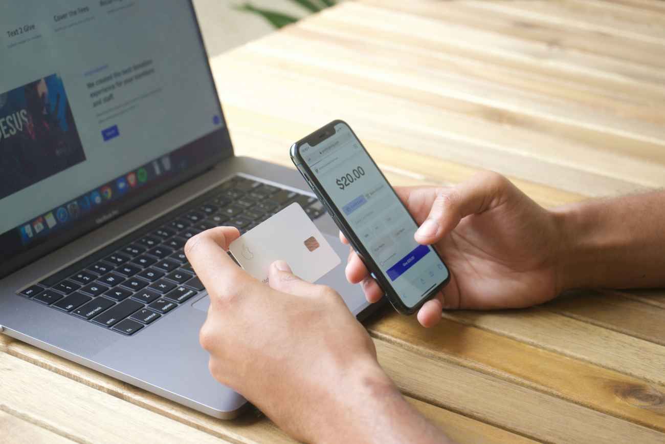 Revisar los movimientos bancarios con frecuencia puede ayudar a detectar consumos desconocidos a tiempo.