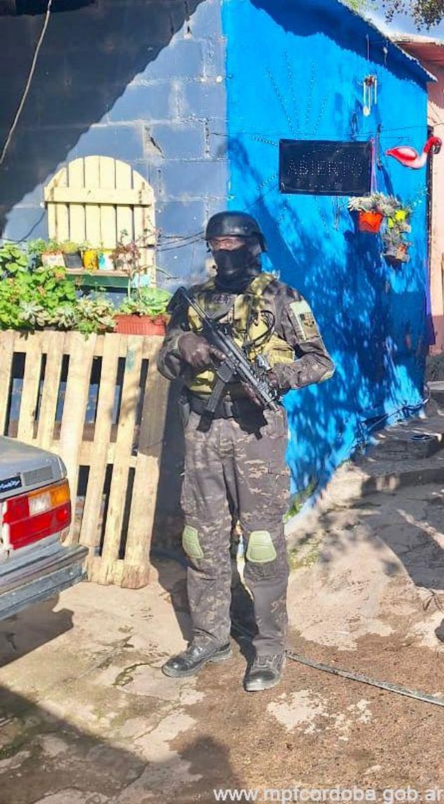 La Fuerza Policial Antinarcotráfico desarticularon una banda narco y detuvieron a tres personas en la ciudad de La Calera.