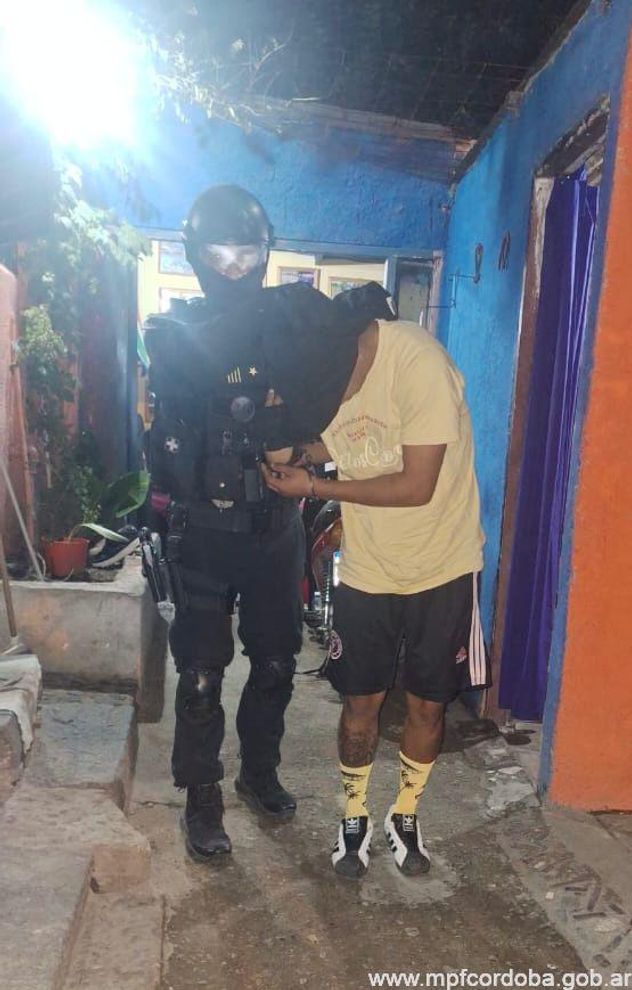 La Fuerza Policial Antinarcotráfico desarticularon una banda narco y detuvieron a tres personas en la ciudad de La Calera.