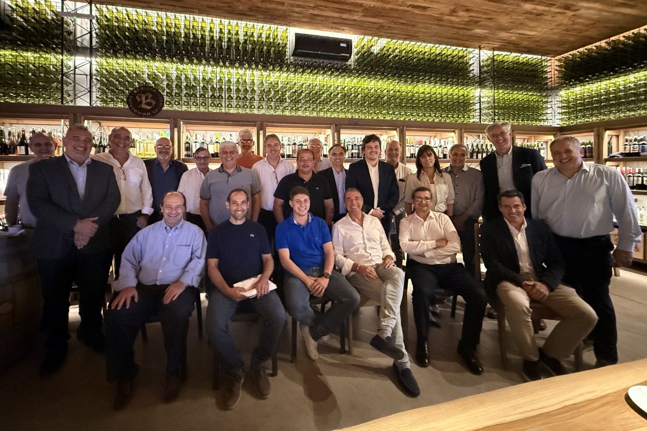 Empresarios, funcionarios y especialistas participaron en Córdoba de una jornada sobre transición energética y competitividad.