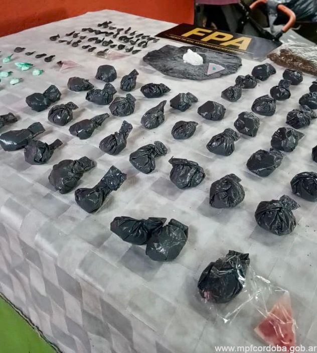 La Fuerza Policial Antinarcotráfico desarticularon una banda narco y detuvieron a tres personas en la ciudad de La Calera.