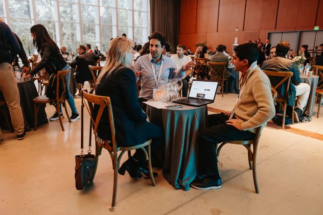 Tres generaciones, un mismo fuego. El lugar para conocer a los mejores emprendedores del país.