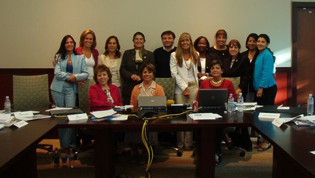 María Cristina Cometto con el grupo con el que creó el primer curso virtual de seguridad de los pacientes para enfermeras y enfermeros de Iberoamérica. 