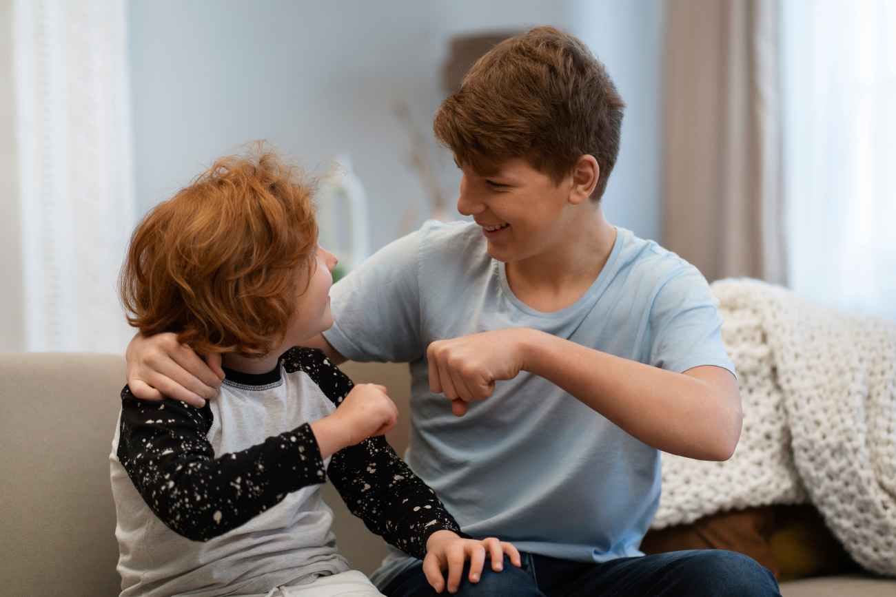 Crianza y hermanos. Una tarea cotidiana dentro del hogar podría influir más de lo pensado en la forma de vincularse, resolver conflictos y entender a los demás.