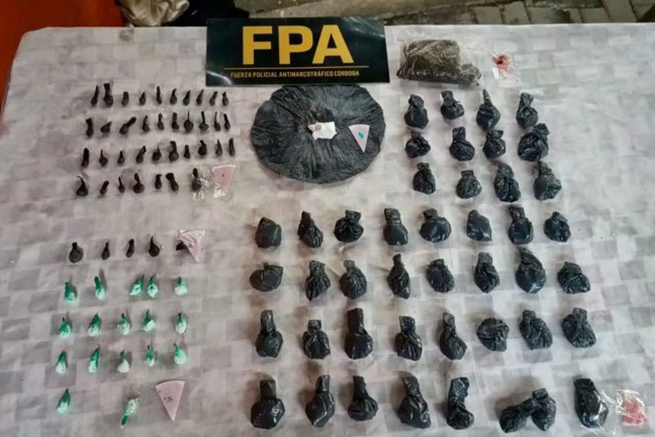 La Fuerza Policial Antinarcotráfico desarticularon una banda narco y detuvieron a tres personas en la ciudad de La Calera.