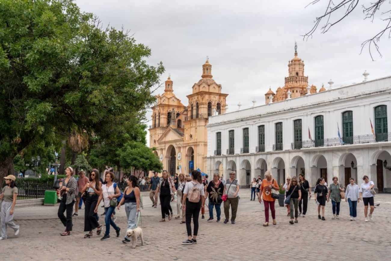 Los guías habilitados son los encargados de transmitir el valor histórico y cultural de los íconos arquitectónicos de la ciudad.
