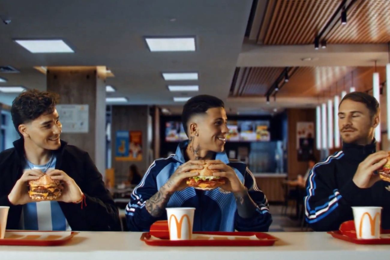 Julián Álvarez, Enzo Fernández y Alexis Mac Allister son los protagonistas de la publicidad.