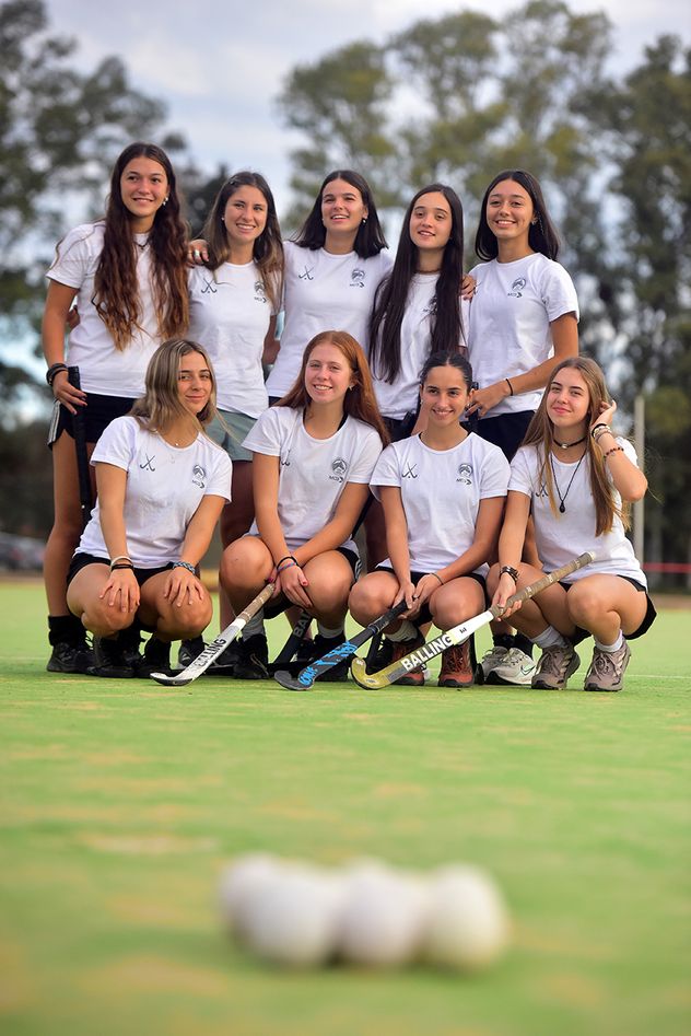 La camada 2009 de hockey del Jockey CC viajó al Valle de las Lágrimas y se convirtió en el primer equipo de mujeres de Córdoba en realizar la travesía.
