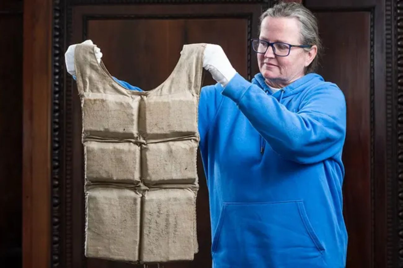 Un chaleco salvavidas de una sobreviviente del Titanic se vendió por más de U$S 900 mil en una subasta. (Gentileza Fox News)